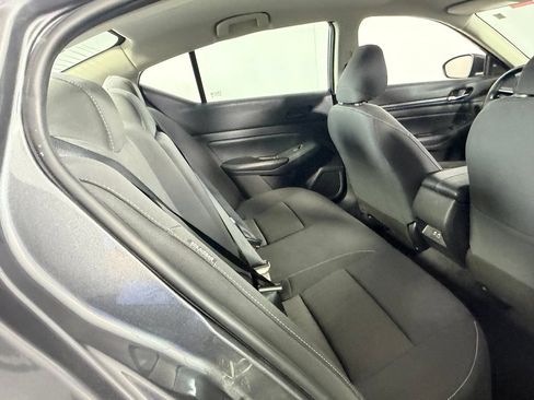 Used 2025 Nissan Altima 2.5 SV FWD image 25