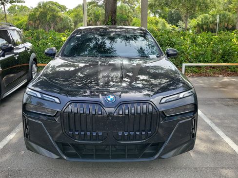 Used 2023 BMW i7 xDrive60 AWD/4WD image 2