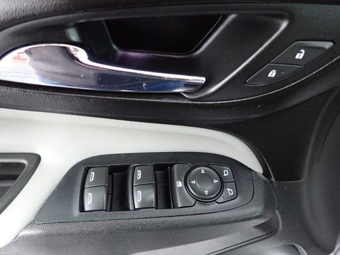 Used 2019 Chevrolet Equinox LS w/ LS Convenience Package image 17