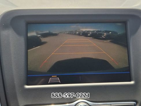 Used 2021 Chevrolet Equinox LS FWD image 22