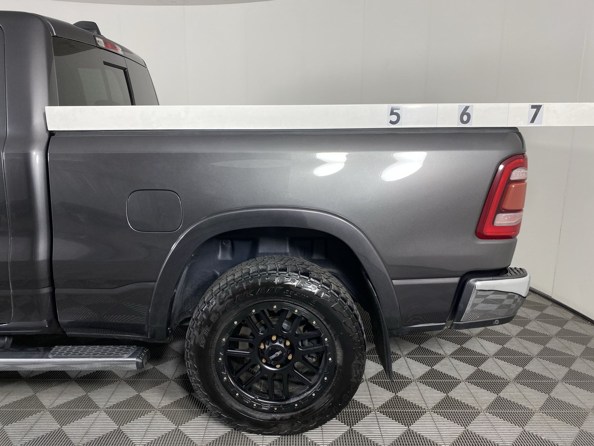 Used 2019 RAM 1500 Laramie AWD/4WD image 5