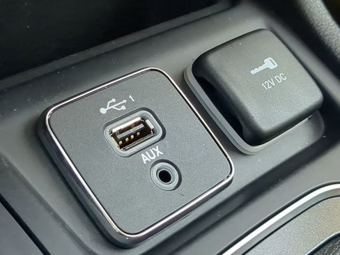 Used 2022 Jeep Cherokee Trailhawk image 20