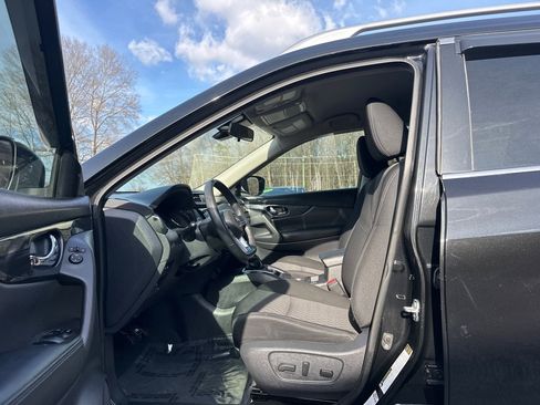 Used 2020 Nissan Rogue SV image 9