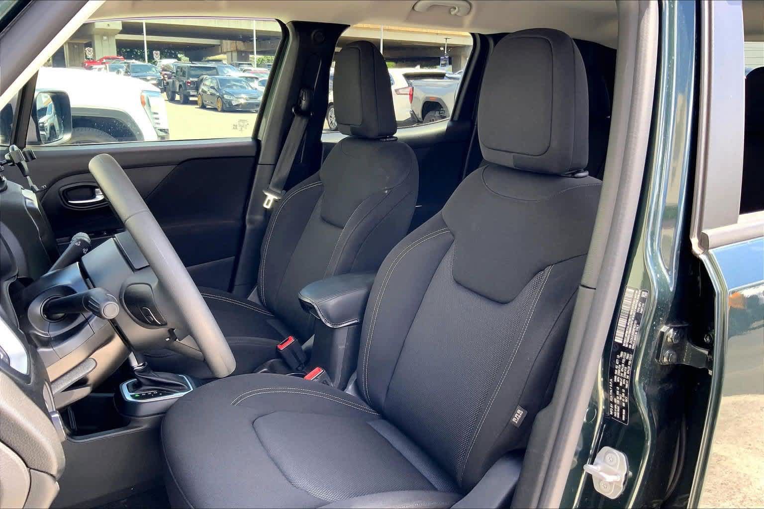 Used 2021 Jeep Renegade Sport FWD image 11