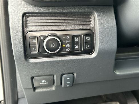 Certified 2025 Ford F350 Platinum w/ FX4 Off-Road Package image 32