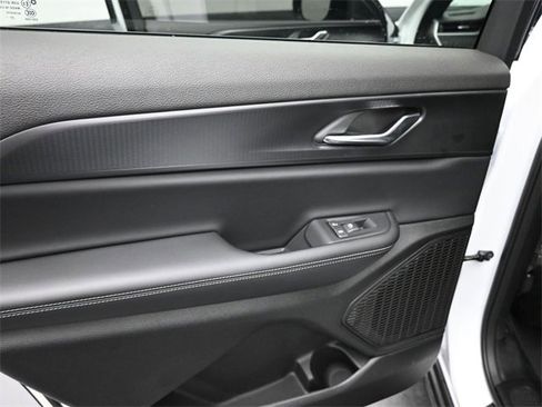 New 2025 Jeep Grand Cherokee L Laredo image 15