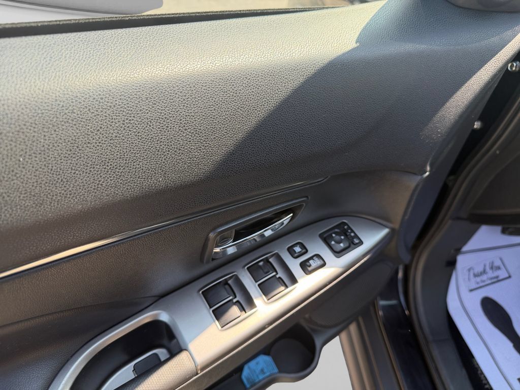 Used 2025 Mitsubishi Outlander Sport SE AWD/4WD image 15