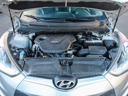 Used 2017 Hyundai Veloster Base image 29