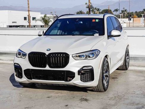 Used 2019 BMW X5 xDrive50i w/ M Sport Package image 4