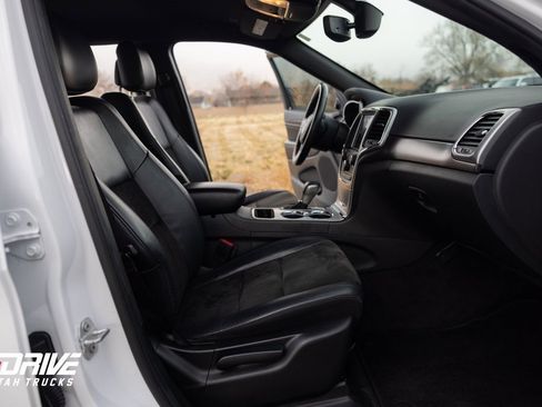 Used 2018 Jeep Grand Cherokee Altitude image 12