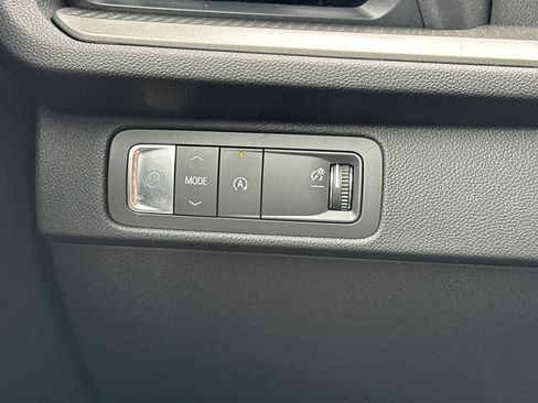 New 2025 Chevrolet Traverse LT w/ Enhanced Driving Package image 32