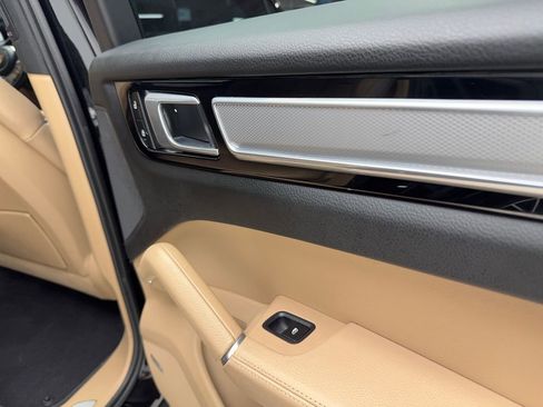 Used 2023 Porsche Cayenne Platinum Edition image 53