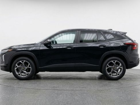 Used 2025 Chevrolet Trax LT w/ LT Convenience Package image 5
