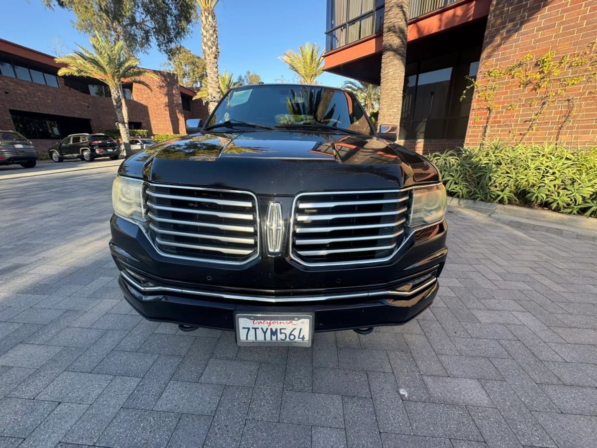 Used 2017 Lincoln Navigator Select AWD/4WD image 2