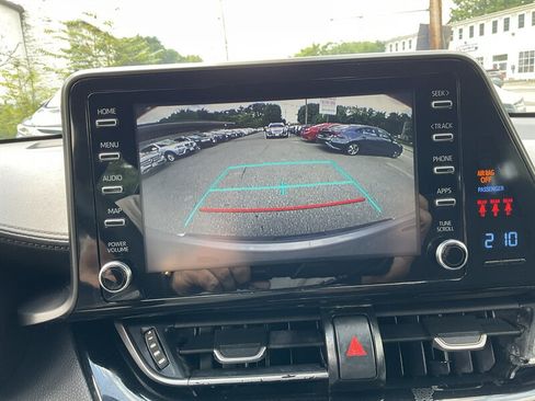 Used 2019 Toyota C-HR LE FWD image 17