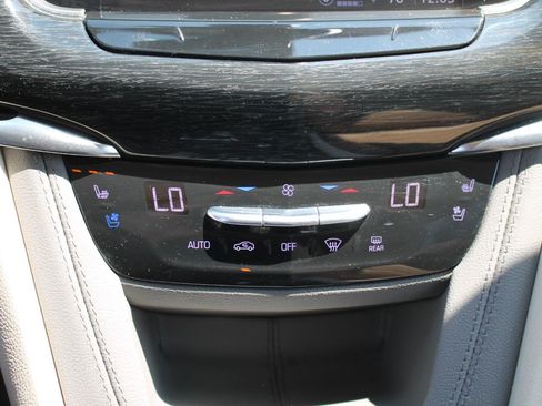 Used 2022 Cadillac XT6 Premium Luxury w/ Technology Package FWD image 24