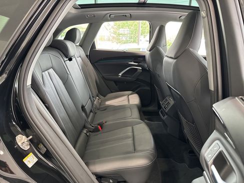 Used 2025 Audi Q5 Premium Plus w/ Premium Plus AWD/4WD image 43