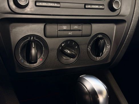 Used 2015 Volkswagen Jetta S image 38