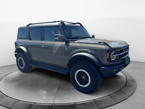 Certified 2025 Ford Bronco Outer Banks w/ Sasquatch Package AWD/4WD image 8