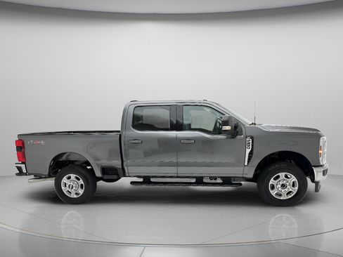 New 2026 Ford F250 XLT w/ XLT Premium Package AWD/4WD image 2