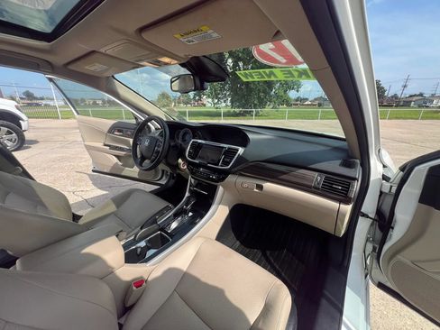 Used 2017 Honda Accord Touring image 23
