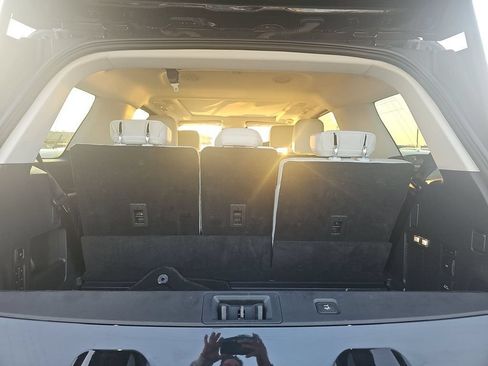 Used 2025 Ford Expedition Platinum w/ Driver's Package AWD/4WD image 10