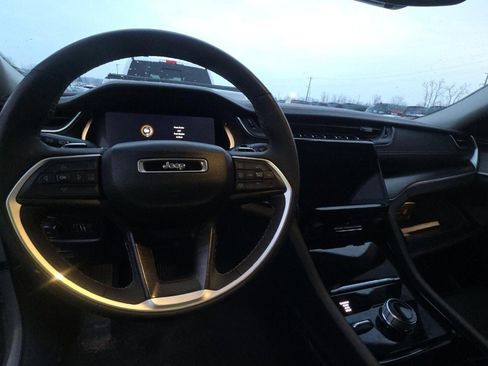 Used 2023 Jeep Grand Cherokee L Limited image 6