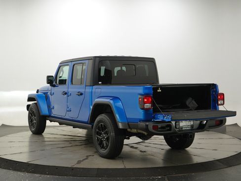 Used 2023 Jeep Gladiator Sport image 9