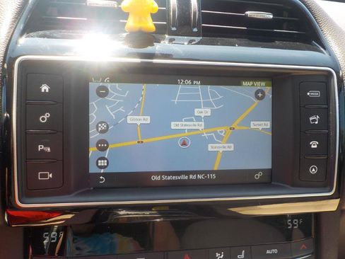 Used 2018 Jaguar F-PACE Prestige image 15