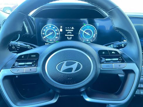 Used 2025 Hyundai Elantra Limited image 29