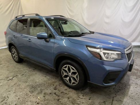 Used 2019 Subaru Forester Premium image 2