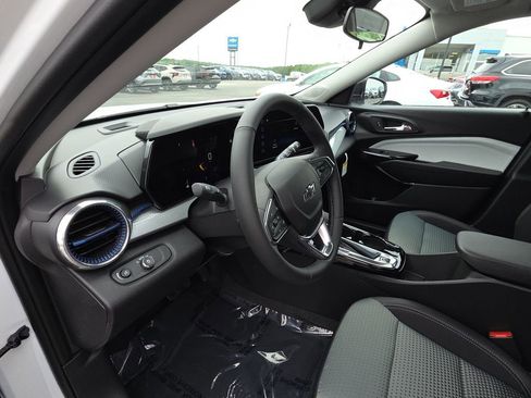 New 2026 Chevrolet Trax LT w/ Sunroof Package FWD image 14