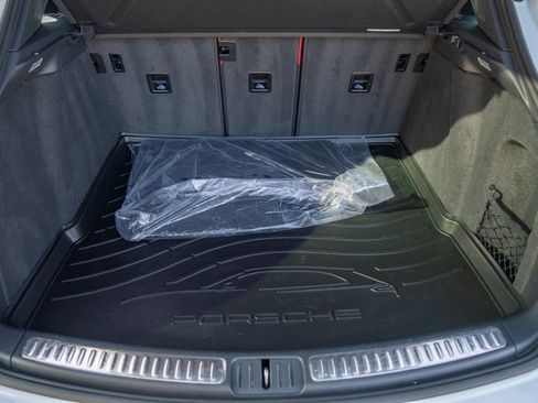Certified 2026 Porsche Macan AWD/4WD image 28