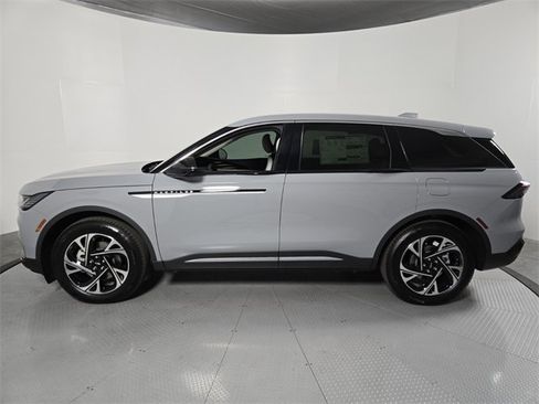 New 2026 Lincoln Nautilus Premier image 8