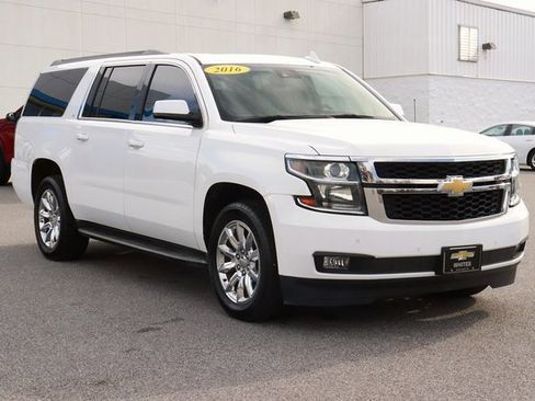 Used 2016 Chevrolet Suburban LT image 3