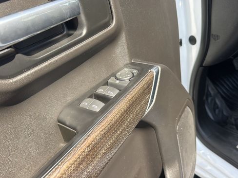 Used 2019 Chevrolet Silverado 1500 LT w/ Convenience Package AWD/4WD image 19