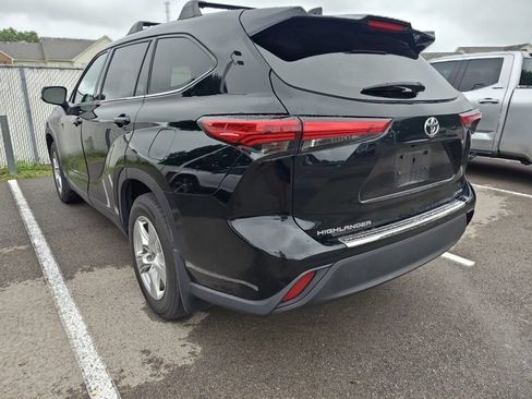 Used 2020 Toyota Highlander LE AWD/4WD image 4