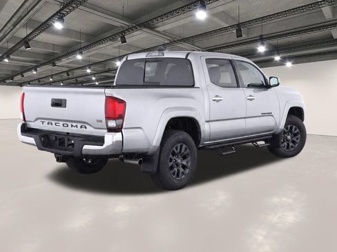 Used 2020 Toyota Tacoma SR5 RWD image 4