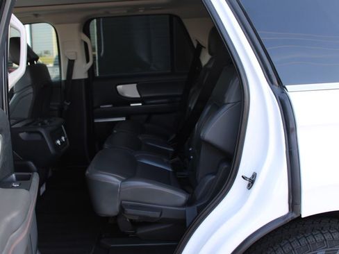 Used 2025 Ford Expedition Active AWD/4WD image 31