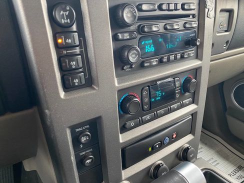 Used 2003 HUMMER H2 w/ Preferred Equipment Group image 16