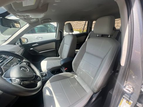 Used 2021 Volkswagen Tiguan SE FWD image 10