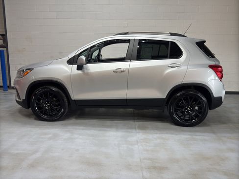 Used 2022 Chevrolet Trax LT w/ Sport Edition image 2