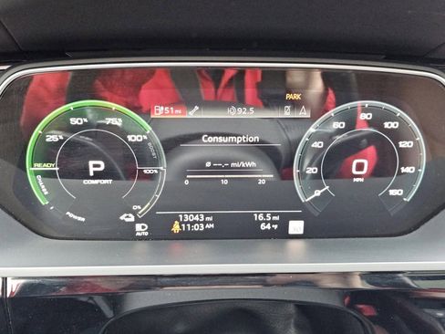 Used 2019 Audi e-tron Prestige w/ Prestige Package image 31