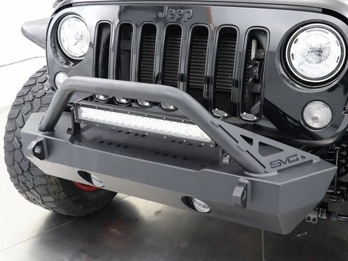 Used 2018 Jeep Wrangler Unlimited Sahara image 9
