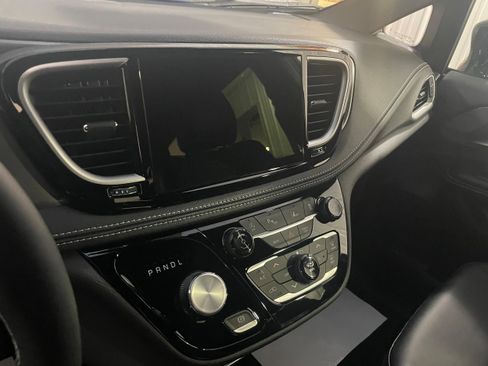 New 2026 Chrysler Pacifica Select image 12