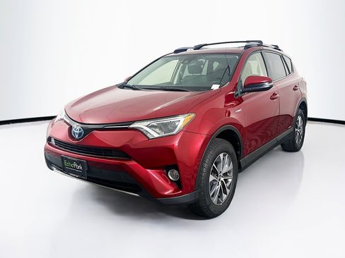 Used 2018 Toyota RAV4 XLE AWD/4WD image 3