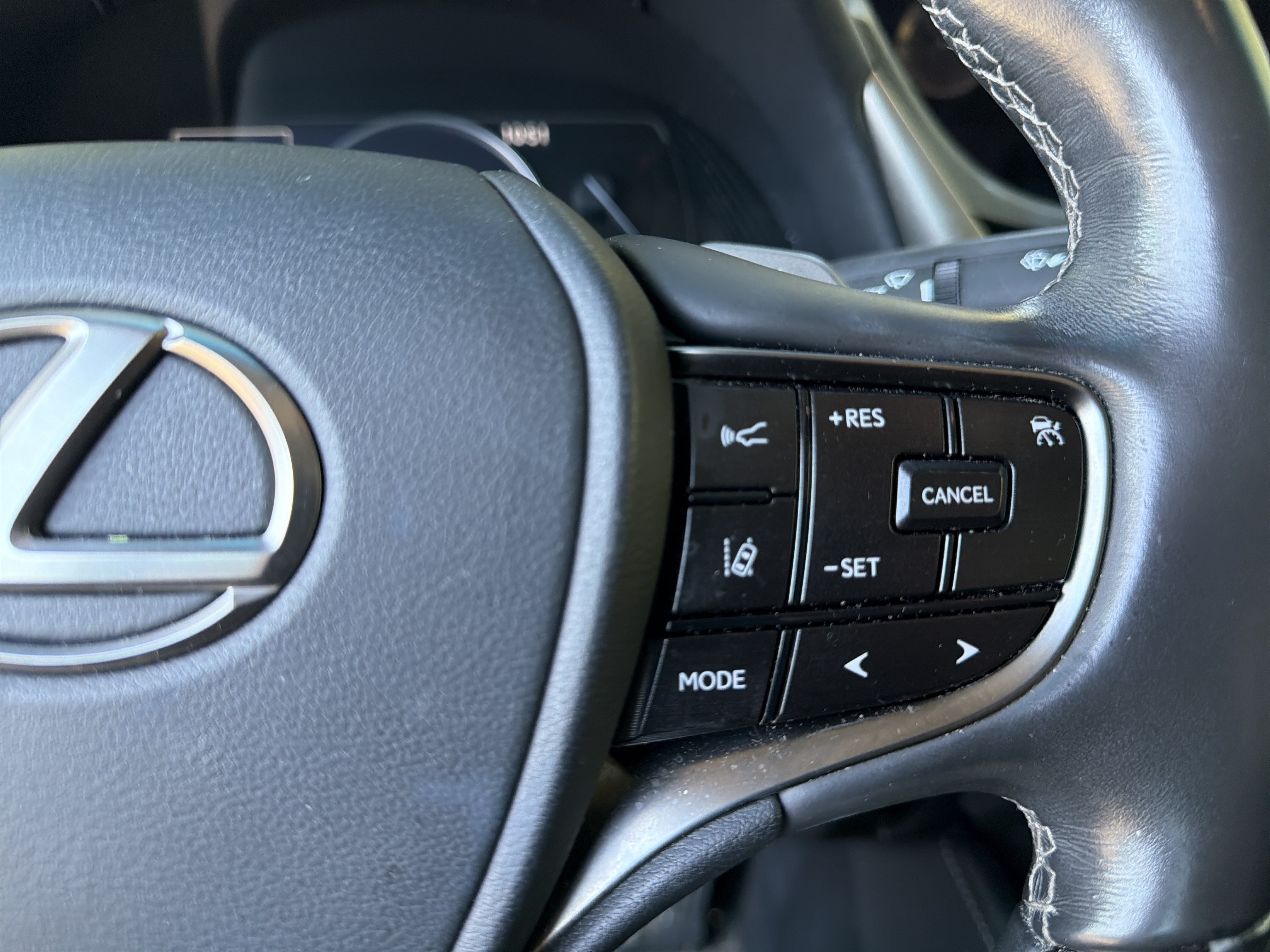 Used 2021 Lexus ES 300h w/ Accessory Package FWD image 19