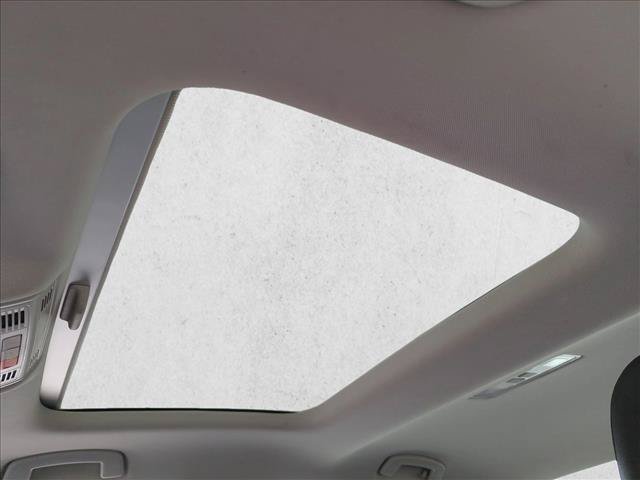Used 2025 Volkswagen Jetta SE FWD image 15