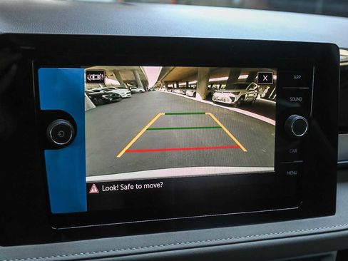 New 2025 Volkswagen Taos SE w/ Panoramic Sunroof Package image 27