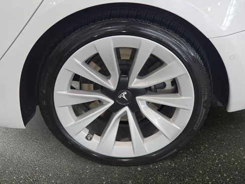 Used 2022 Tesla Model 3 Long Range AWD/4WD image 29